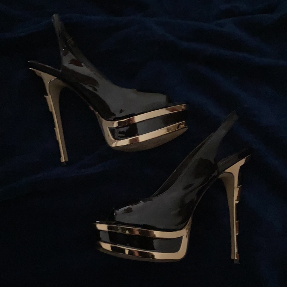 Bebe Greco Gold Plated Pump